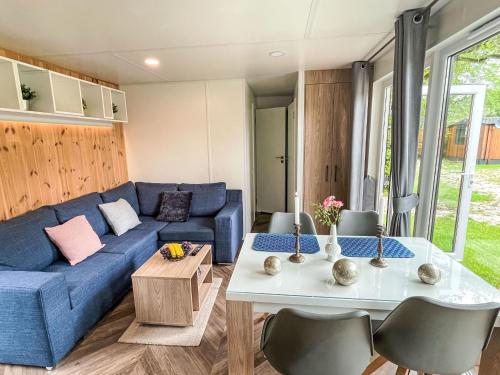 Ruang duduk di Holiday Home Tiny Haus Bavaria by Interhome