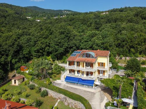 Apartment villa Mona Lisa-2 by Interhome