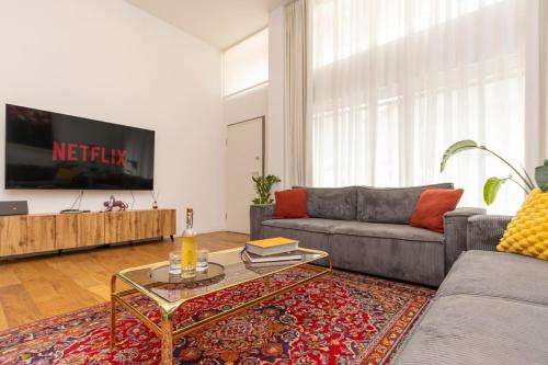 Loft Luxury Design- Apt with 2 bedrooms -WIFI ULTRA-5min METRO