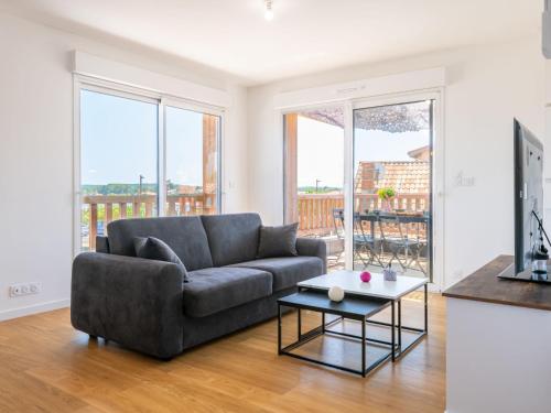 TV a/nebo společenská místnost v ubytování Apartment La Pergola by Interhome