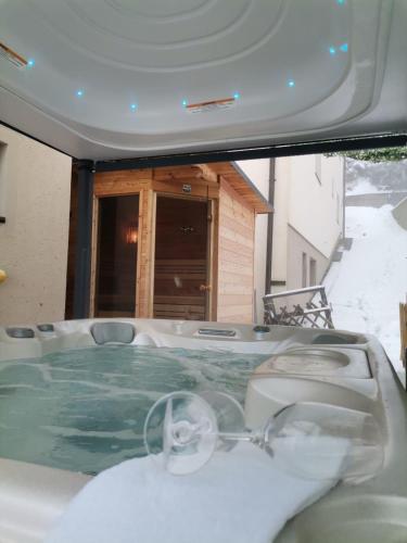 a tub with a pair of glasses on top of it at Apartment Panorama Gerlitzen in Treffen