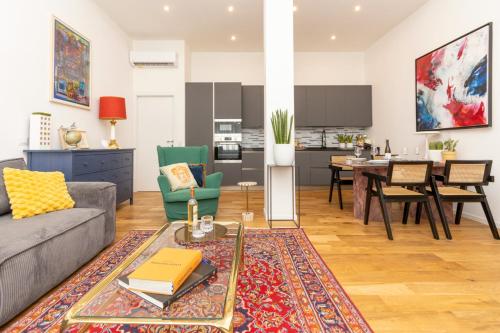 Loft Luxury Design- Apt with 2 bedrooms -WIFI ULTRA-5min METRO