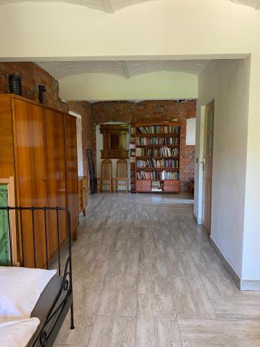 Perpustakaan di penginapan di ladang