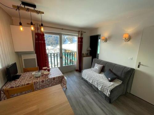 Studio ski aux pieds vue superbe sur les pistes