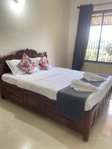 a bed with pillows on it in a room at Serenity Casa II in Varca