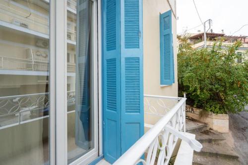 2BR Apt 20 Mins From Acropolis with Washer & Dryer