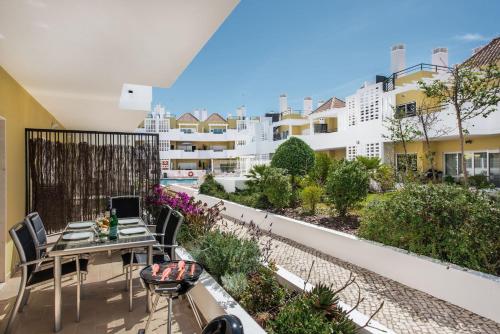 Apartment Patricia-Dining Patio & Swimming Pool