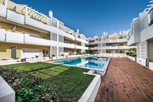 Apartment Patricia-Dining Patio & Swimming Pool