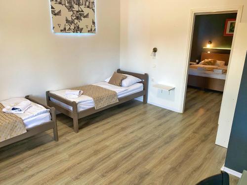 Postel nebo postele na pokoji v ubytování 16 Lakes Guesthouse
