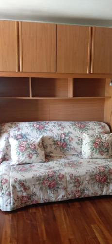 a couch sitting on the floor in a room at La tana del lupo Pet Free in Terminillo