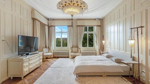 Entire Villa Imperial in Central Zurich