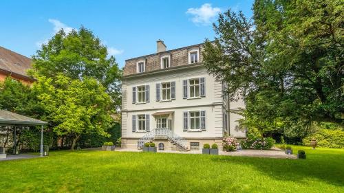 Entire Villa Imperial in Central Zurich