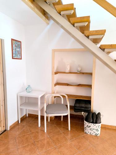 a room with a desk and a table and a chair at U Modré hvězdy, chalupa Svratka in Svratka