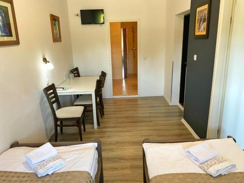 Postel nebo postele na pokoji v ubytování 16 Lakes Guesthouse