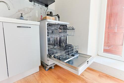 a dishwasher in a kitchen next to a window at Cinnamon LakeHouse in Cavalcaselle