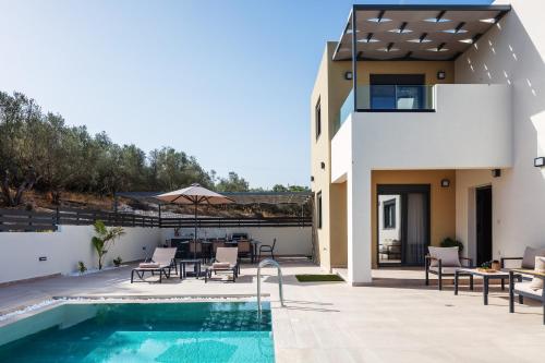 Kolam renang di atau dekat dengan Garde Villa, with Private Pool, BBQ & Playground, By ThinkVilla