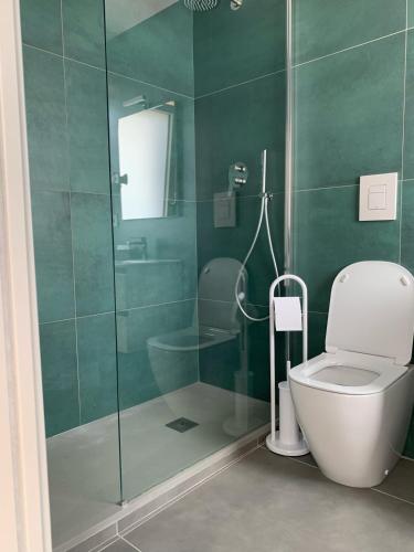 a bathroom with a toilet and a glass shower at B&B The Princess accanto all'Aeroporto di Salerno-Costa D'Amalfi in Bellizzi