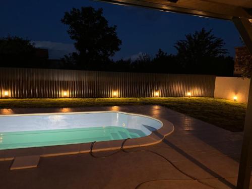 Πισίνα στο ή κοντά στο Holiday house Eva with pool