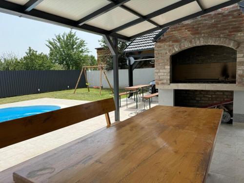 Πισίνα στο ή κοντά στο Holiday house Eva with pool