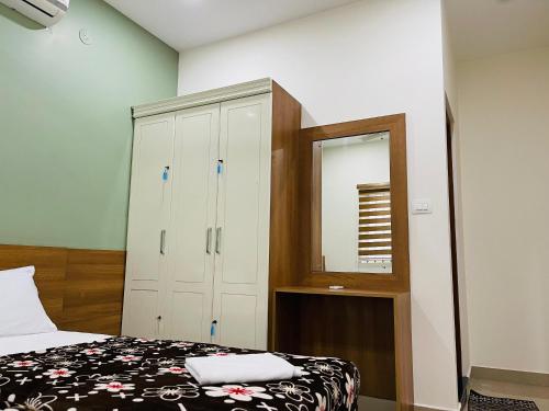 Una cama o camas en una habitación de Hilux Inn