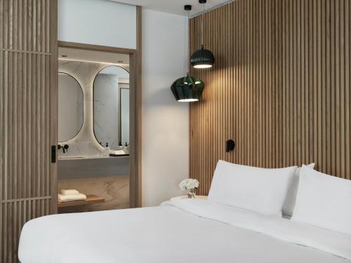 Ένα ή περισσότερα κρεβάτια σε δωμάτιο στο InterContinental Crete by IHG