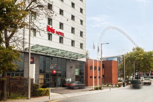 a tall building with a traffic light in front of it at ibis London Wembley in London