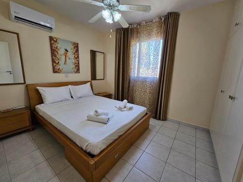 Llit o llits en una habitació de Iris Village
