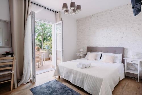 Postel nebo postele na pokoji v ubytování Franciacorta Rooms