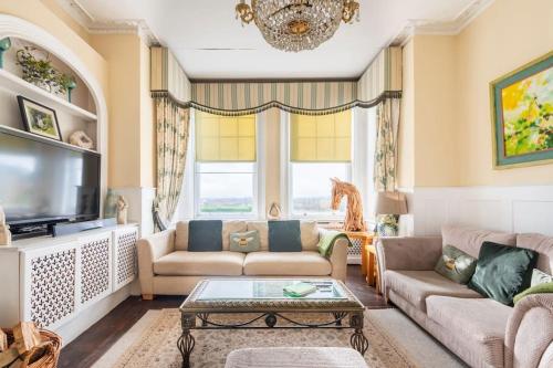 a living room with a couch and a tv at Uplands House Tewkesbury in Tewkesbury
