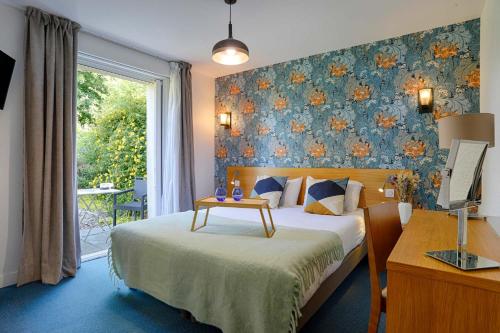 Postel nebo postele na pokoji v ubytování Hotel Le Branhoc - Brit Hotel Auray