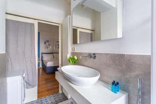 iFlat Discovering Monti - Charming and Modern apt