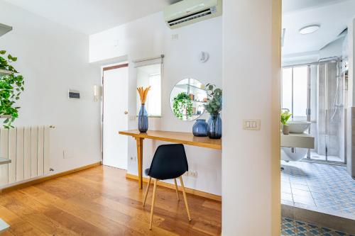 Foto iFlat Discovering Monti - Charming and Modern apt 3