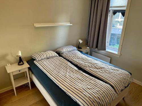 Postel nebo postele na pokoji v ubytování Classical 3 bedroom, 2 bath, minutes from Royal Palace, Main Shopping Street, Restaurants & Downtown