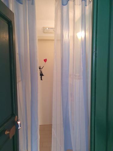 a room with a door with a window with a cat holding a heart at CASA VACANZE ROSA BLU in Giffoni Valle Piana