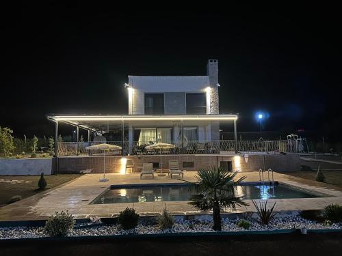 a house with a swimming pool at night at GREEN VALLEY House in Avanos