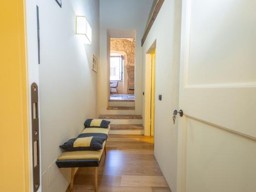 a hallway with two ottomans and a hallway with a door at Numero 6 in Todi
