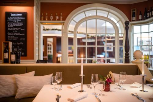 a table in a restaurant with wine glasses at GRAND ELYSEE Hamburg in Hamburg