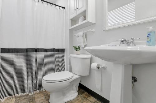 Koupelna v ubytování Gahanna Dreaming - 5Br 2 Ba INTEL
