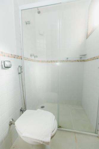 a bathroom with a toilet and a glass shower at Pousada Mata Atlantica Juquehy in Juquei