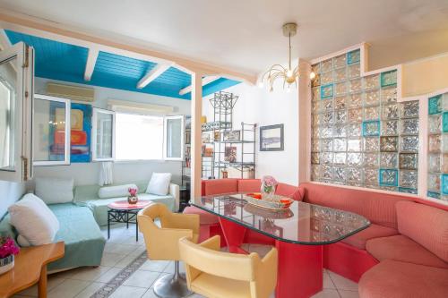 Χώρος καθιστικού στο LocArt room2