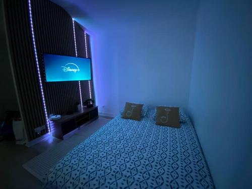Postel nebo postele na pokoji v ubytování Joli Studio Lumineux et moderne
