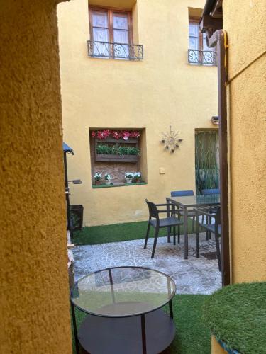 a patio with a table and chairs and a building at Casa rural ‘’La Nuestra’’ in Bercimuel