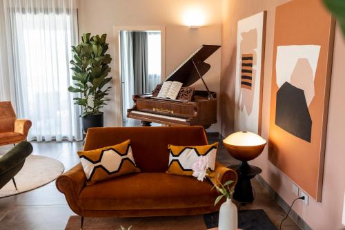 a living room with a couch and a piano at Villa Agavì in Marano sul Panaro