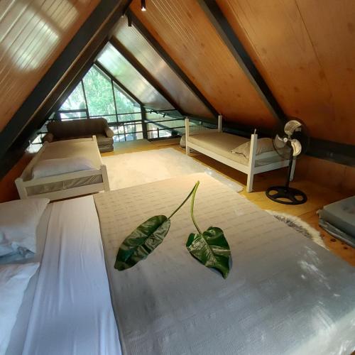 a bedroom with a bed in a attic at Tokai Surubi'i in Colonia Mariano Roque Alonso