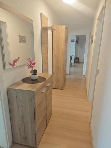 a hallway with wooden floors and a room with wooden doors at Work and Stay Eschweiler 80 Qm 5 Betten 2 Schlafzimmer,Neu in Eschweiler