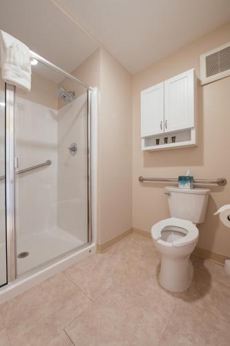 a bathroom with a shower and a toilet in it at Kasa Gold Coast Inn Traverse City in Traverse City