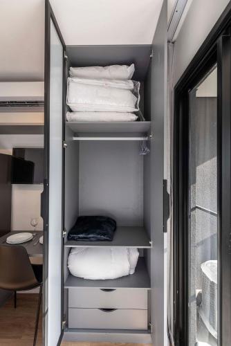 a room with a closet with pillows and towels at NK | Vila Mariana | Localização Perfeita in São Paulo