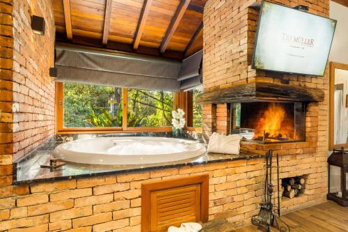 Hotel Cabanas Tio Müllerにあるテレビまたはエンターテインメントセンター