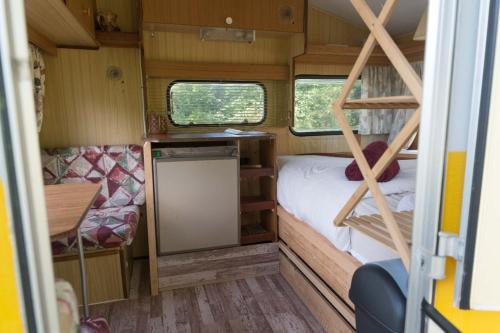 Photo de la galerie de l'établissement De knusse kuiken caravan, à Ronnet