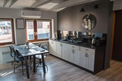 Kuchyňa alebo kuchynka v ubytovaní Kosmos 9 - Apartament Astro by Rentoom